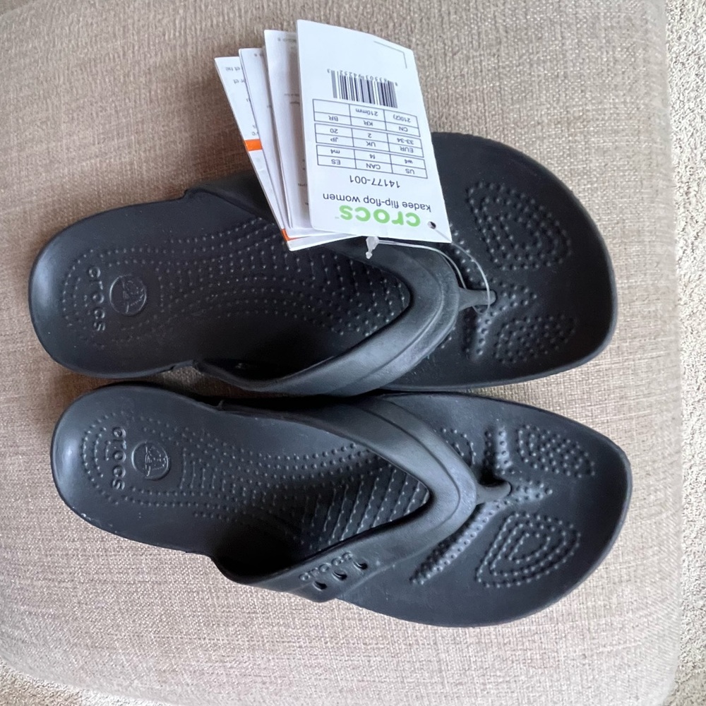 Crocs flip flop  size 4 NWT